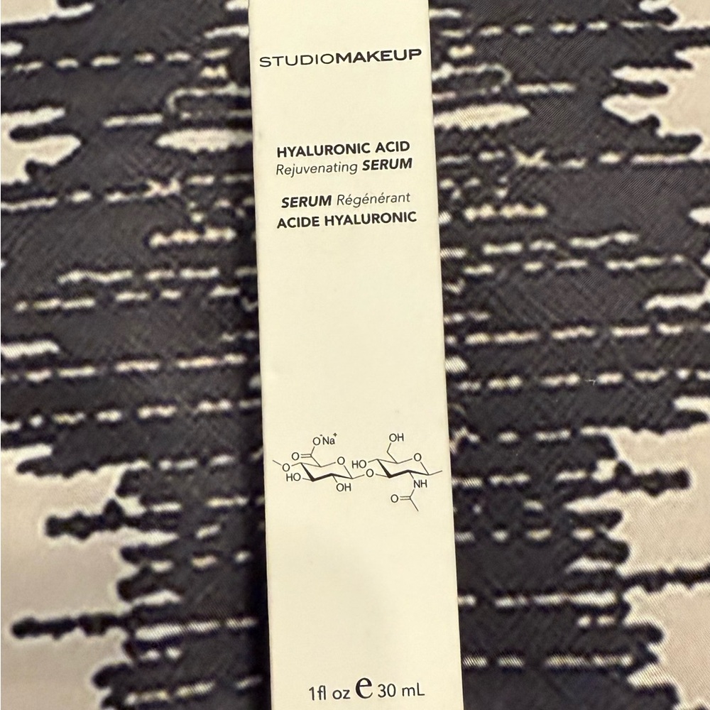 Hyaluronic Acid Rejuvenating Serum - Studio Makeup